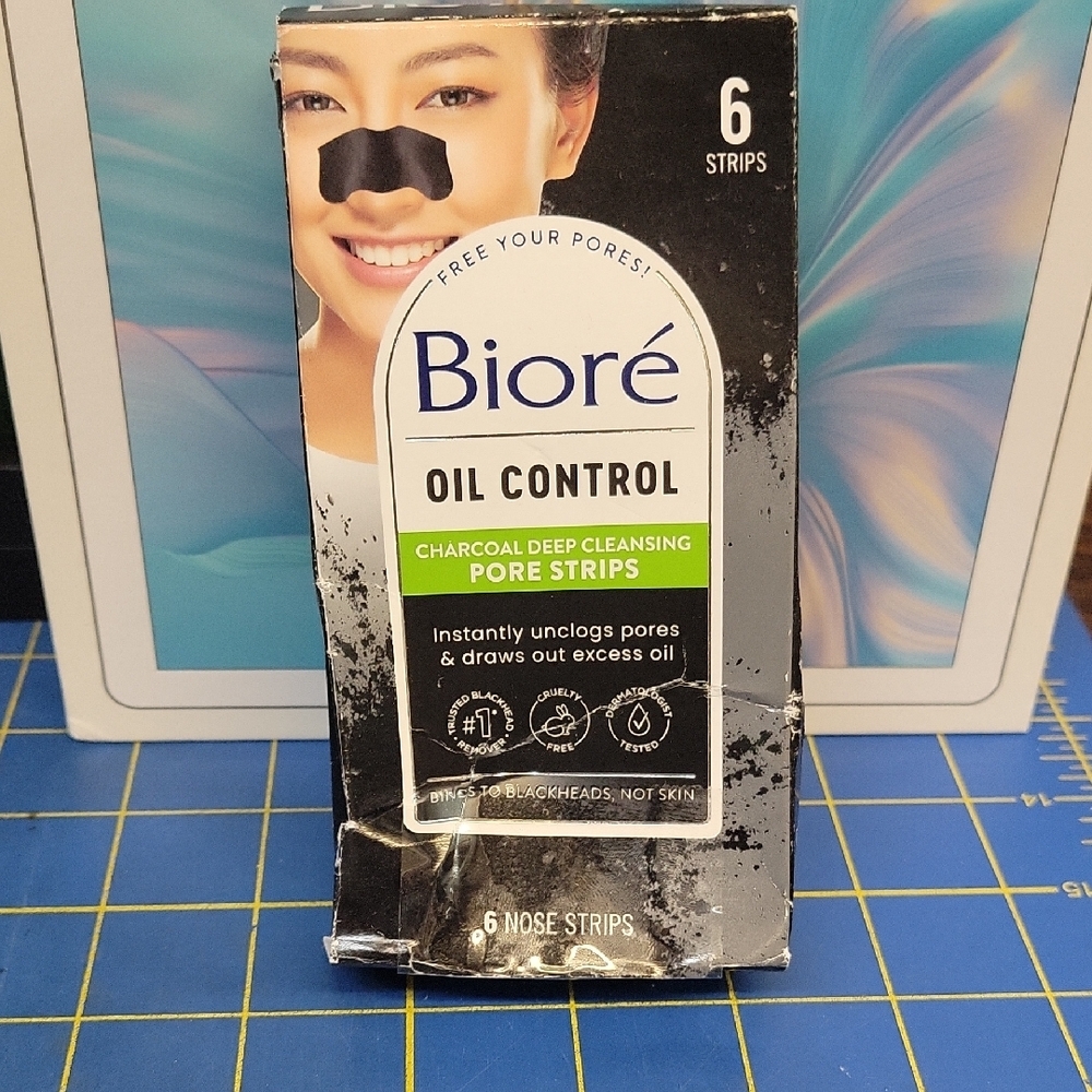 Biore Charcoal Pore 6 Strips New